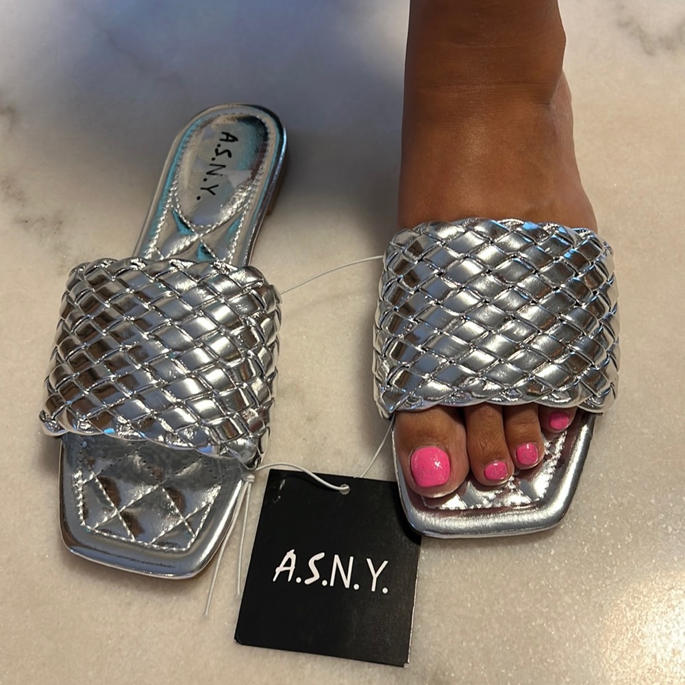 Size 7 woman’s sandals